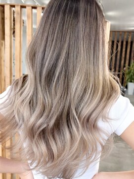 ウィリーベル 沖縄(WILLIE BELLE) 外国人風バレイヤージュ/スーパーロング/ハニーブラウン/モテ髪