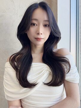 アフロート トウキョウ(AFLOAT TOKYO) くびれレイヤー×顔まわりカット｜抜け感モテヘア