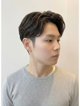 ヨシザワインク プレミアム 横浜 桜木町店(YOSHIZAWA Inc. PREMIUM) ツーブロックセンターパート束感テーパーフェードメンズカット