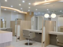 【半個室・完全個室で叶える上質な時間】細部までこだわった洗練のサロン空間
