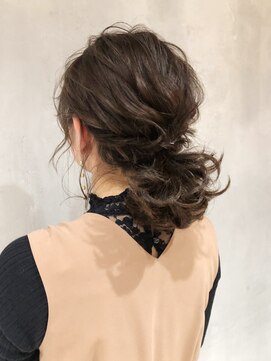 アルバム 銀座(ALBUM GINZA) カジュアルポニーアレンジ_外ハネボブアッシュブラウン_ba260792