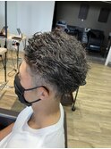 波巻きツイストスパイラル刈り上げセンターパートサーフカール