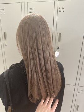 シカ 神戸三宮元町店(Cica) 神戸　三ノ宮　元町　ハイトーン　ミルクティーベージュ