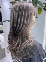 ステア ケース(stair case)&nbsp;白髪を活かしてつくるグレージュグラデーション 白髪ぼかし