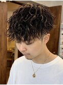 横浜ツイスパ波巻きパーマメンズマッシュウルフ刈り上げなし