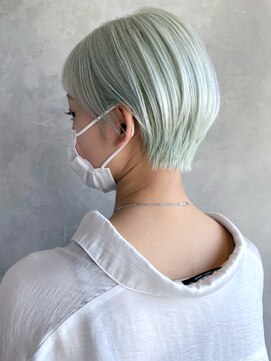 シオン(shion) 似合わせカットホワイトブロンドフェザーショート_ba324003