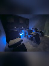 【照明が落ち着く】シャンプー台ブースでリラックス空間を演出[柏/縮毛矯正/髪質改善/ヘッドスパ/頭浸浴]