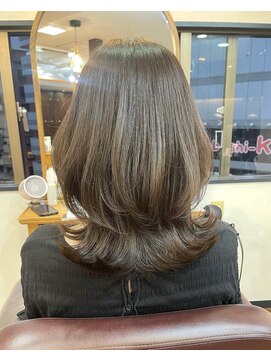 レイラバイアフロート 吉祥寺(Lila by afloat) レイヤーカット／顔まわり／ミディアムレイヤー/ハッシュカット