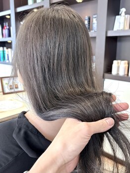 ジャパン ホンテン(JAPAN HONTEN)の写真/白髪染めでも白髪ぼかし技術で明るく!ハイライトも入れながらグレイカラーも楽しみましょう!!