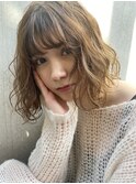 エアリーミディ　ショートパーマ　黒髪　ホワイトアッシュ