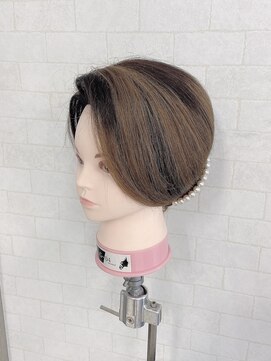 サロン Salon アイ アート 短い髪のアップスタイル