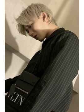 リア 大阪梅田(Ria) ～ハイトーンウルフカット～【Ria 大阪 梅田】