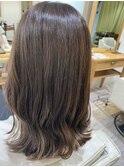 グレージュ×透明感
