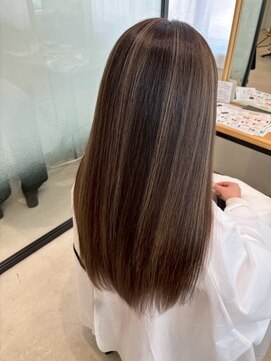 ファムバイアヴァンス(Femme by AVANCE.) 上品ナチュラルストレート