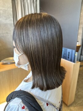 ぱつっとボブ/ハイライトカラー