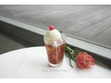 コーヒーは豆からこだわり抜いて厳選したものを。豊かな香りと深い味わいで、至福のサロンタイムを演出。