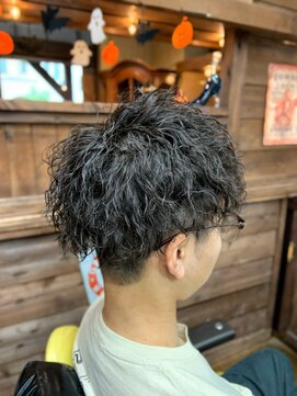 エイト(AITE) ツイストスパイラルパーマセンターパート<理容室>川口鳩ヶ谷12