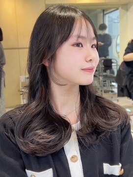 ティア(Tia.) （韓国ヘア/くびれヘア/ロングヘア/前髪/サイドバング/小顔）