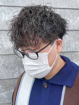 ヒュイル バイ ニアウ(Hwyl by Niau) メンズマッシュパーマツイストスパイラルパーマニュアンスパーマ