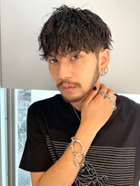 ツイストスパイラルパーマ×刈り上げマッシュで男らしさ◎
