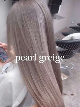 エミーバイモアムー(Emmie byMoremuu) 【埼玉ギャルの救世主】ペールグレージュ