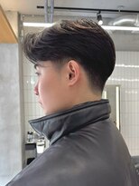ニコトウキョウ 新宿(nico TOKYO)&nbsp;テーパーフェードニュアンスパーマ刈り上げセンターパートメンズ