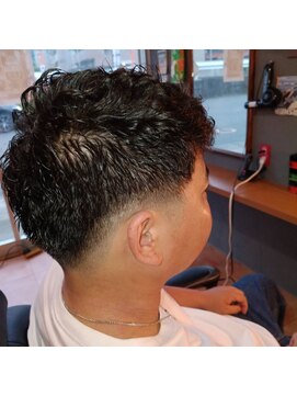 バーバーグリッチ(BARBER GLITCH) ローフェード×パーマ
