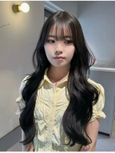 【mombのこだわりヘアケア】髪本来の美しさとデザインを両立し、理想の艶と手触りを叶える技術。