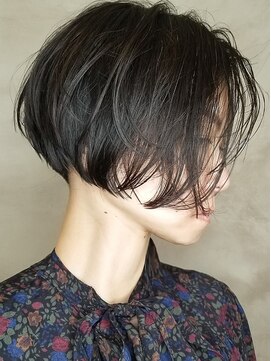 メリケンビューティーパーラー コウベ(MERICAN BEAUTY PARLOR KOBE) [ショート/サイドシルエットがキレイな大人クールボブ]tomo