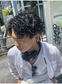 センターパートツイストスパイラルパーマツイストパーマ刈り上げ