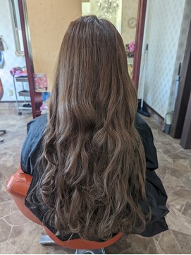 色髪美人 ロングウェーブ