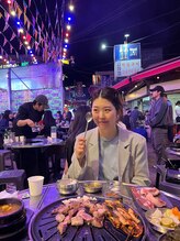 ヘアメイクデザイナー/ 横関 真由美 / シンプルな中に遊び心のあるデザイン、日常にフィットするスタイルを