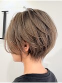 ハイトーン×グレージュ×ハンサムショート