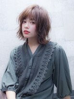 ジェニーバイメノン(JENNIE by Menon)&nbsp;レイヤーボブ　オリーブベージュ　ウェットヘア　こなれミディ