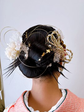 ヘアーボー ラーラ(hairbeau L'ala) カチモリタイトアップヘア