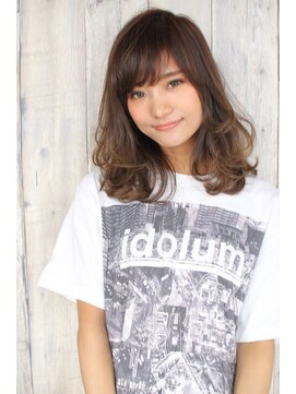 サファイア(SAPPHIRE) グレージュグラデーションで見せる小悪魔ヘア★★★