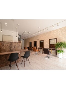 スタッフ数1人～3人体制！落ち着いた店内×丁寧なカウンセリングで上質なサロンタイムをご提供いたします♪