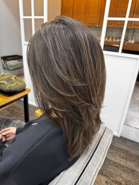 ヘアアンドメイク スタジオ ミムロ(HAIR&MAKE STUDIO MIMURO) 白髪がぼかせるナチュラルハイライト