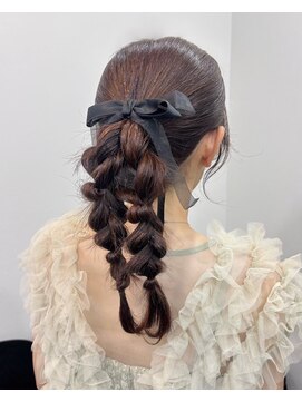 トリップ 大名(Trip) ポニーテールヘアアレンジ