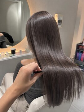 レヴァ(LEVA) 茨木ブリーチカラーで叶える艶髪グレージュ