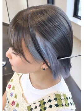 アース いわき店(HAIR&MAKE EARTH) ブラック×ホワイトブルーのイヤリングカラー