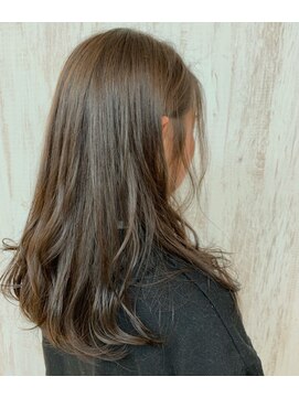 サリュー バイ イザ(Salut by IZA) 透明感×ベージュ