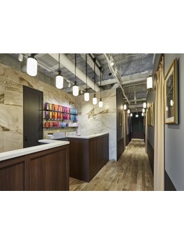 【福島駅徒歩1分】営業時間午前10時-深夜24時まで◎お仕事帰りの隙間時間でお洒落が気軽に楽しめる♪