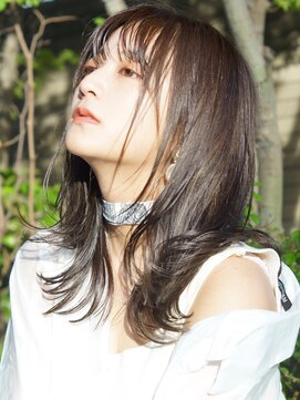 アトリエ フェム(atelier.fem) 透明感のある抜け感ミディ