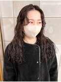 センターパートロングパーマスパイラルパーマ前髪長め