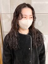 トゥコ(tuco)&nbsp;センターパートロングパーマスパイラルパーマ前髪長め