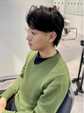 ユーフォリア 渋谷グランデ(Euphoria SHIBUYA GRANDE) 韓国風センターパート　刈り上げなし　毛流れパーマ