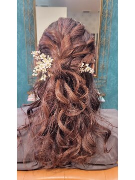 美髪 ヘアサロン(美髪 Hair salon) ハーフアップアレンジ