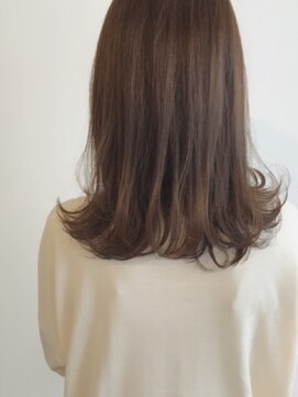 クールブ(Courbe) 柔らかミディアム×大人ベージュカラー