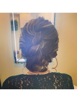 アールサロン アオヤマ(Rr SALON AOYAMA) ルーズシニヨン